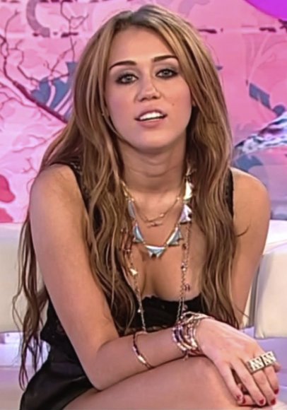 Index girls Miley Cyrus MileyCyrusHotLegsandCleavage3 541 780 